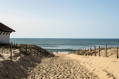 Ontdek ons ​​resort en zijn prachtige landschappen! Dit nieuwe appartement, ideaal gelegen, biedt u de mogelijkheid om de mooiste panorama's van Mimizan Plage te verkennen. Op slechts een steenworp afstand kunt u ontspannen op onze fijne zandstranden...