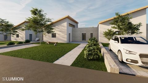 BARNES presenta en exclusiva esta promoción de obra nueva en Pontós, Alt Empordà, situada justo en la entrada del pueblo, con vistas al campo, y a tan solo 2 minutos a pie del centro, donde uno puede encontrar todos los servicios básicos para el día ...