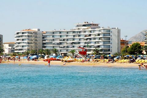 Welkom in ons appartement aan het strand in l'Estartit, dat comfortabele accommodatie biedt voor maximaal 4 personen in zijn 2 slaapkamers. Met de zee binnen handbereik biedt deze gezellige accommodatie fascinerend uitzicht op de Medas-eilanden. Comf...