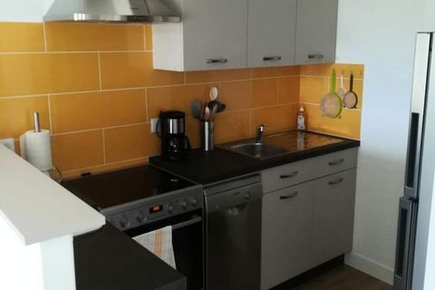 Dieses charmante, renovierte Apartment bietet eine einladende Fläche von 50 m², perfekt für eine Familie oder eine Gruppe von vier Personen. Es liegt nur wenige Schritte vom Strand entfernt und verfügt über ein gemütliches Wohnzimmer mit Sofa, TV und...