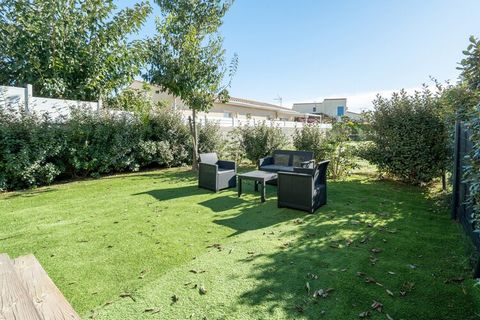 Dieses villa in Sérignan mit 1 Schlafzimmer und hat eine Kapazität für 4 personen. Unterkunft Unterkunft hat 45 m² befindet sichgemütlich und sonnige, mit Blick auf den Garten. Die Unterkunft befindet sich 450 m vom Sandstrand, 1 km vom Supermarkt, 1...