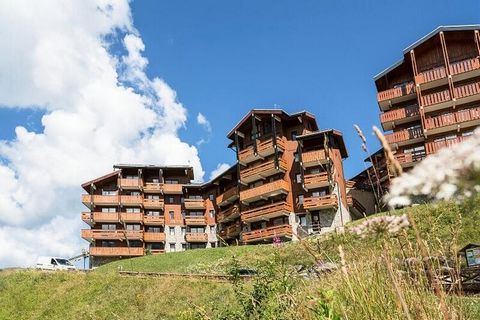 Résidence Les Sentiers du Tueda ligt in het centrum van Méribel-Mottaret en in het hart van het skigebied Les 3 Vallées, aan de voet van de pistes. De typisch Savoie-achtige architectuur past perfect bij dit bergdorp waar talrijke dennenbomen de pade...