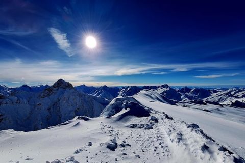 Ce studio confortable offre une retraite accueillante pouvant accueillir jusqu'à trois personnes au cœur d'un quartier alpin animé. Le salon comprend un lit gigogne confortable pour une personne, tandis que le coin nuit est équipé de lits superposés,...