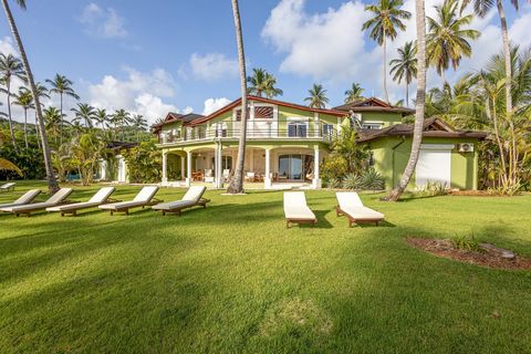 Vi presentiamo una villa unica e completamente ristrutturata fronte mare e lungofiume, situata a Playa Cosón, nel punto in cui il fiume Balatá incontra il mare. Essendo l'unica proprietà del suo genere nella zona di Las Terrenas, combina un'esperienz...