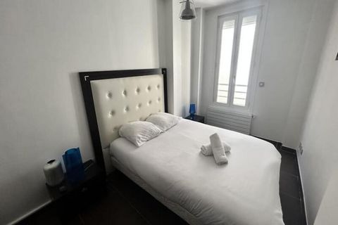 Dieses charmante, 55 Quadratmeter große Apartment liegt ideal in Cannes, nur wenige Schritte von der berühmten Croisette und 5 Gehminuten vom Palais des Festivals und den Geschäften entlang der Rue d'Antibes entfernt. Es eignet sich sowohl für Freize...