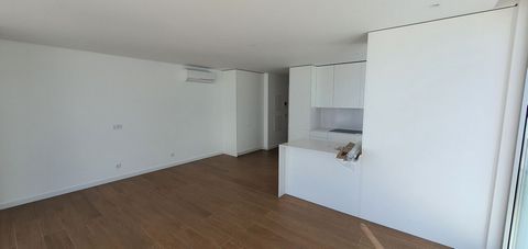 1-Zimmer-Wohnung mit Meerblick, 1 Schlafzimmer, Badezimmer, Balkon, ausgestattete Küche, 1 Parkplatz, Abstellraum. Schwimmbad geschlossene Wohnanlage. Geschäftsbereiche Badezimmer 1 / Küche(n) 1 / Gemeinschaftstoiletten / WC 1 / Anzahl Etagen 1 / Woh...