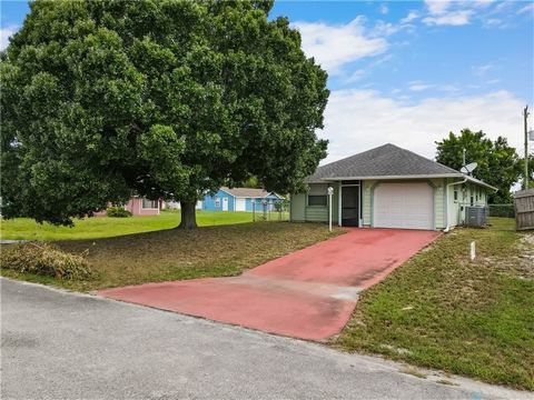 Cute little 2 bedroom on a dead end road. Clean and neat with floor tile throughout the living area. Screened back porch faces North for constant shade all day. Open concept floor plan with Kitchen, Dining and Living rooms in the center of the floor ...