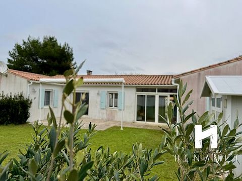 Ile de Ré, house for sale, Ars en Ré, In a quiet area of Grignon, this house from 2004 includes a living room with an open kitchen overlooking a west-facing garden, 3 bedrooms including one in an annex, and 2 shower rooms. A garage and parking spaces...