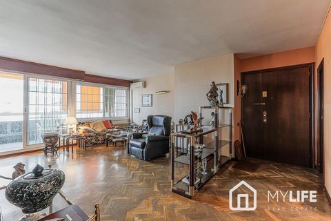 MYLIFE Real Estate presents this fantastic property in Venya, located in one of the best areas of the city of Barcelona, l'Esquerra de l'Eixample. Property description The property is located on the seventh floor of a building in good condition with ...