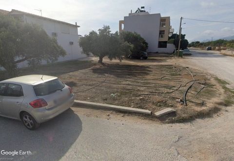 Located in Ierapetra. Building plot of 400 m2, nicely positioned inside the town limits of Ierapetra, the largest coastal town in South Crete. It has the planning permission (allowance) for a house or houses of up to 320 m2, built on one or two floor...