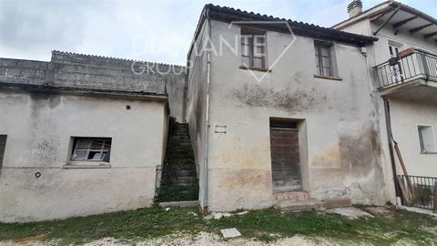 COSTACCIARO (PG): Agricultural company with a portion of a farmhouse on two levels of approximately 300 square meters, outbuildings, and land of 32.6 hectares divided as follows: - 21 hectares of arable land on gentle hills; - 8.5 hectares of coppice...