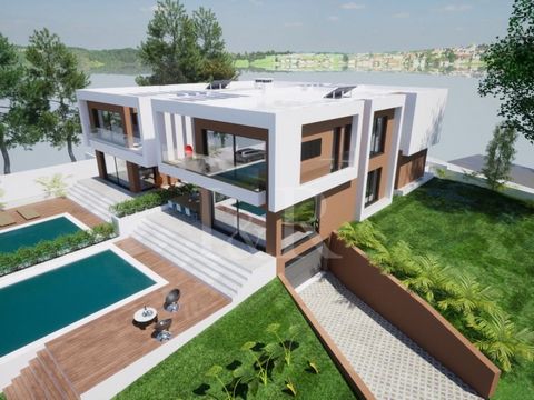 Luxury 4-bedroom villa for sale in Troia, to debut, located in an exclusive and quiet area washed by the Atlantic Ocean and the Sado Estuary. With the specialty projects approved and the building permits to be paid, the 395m2 contemporary-style villa...