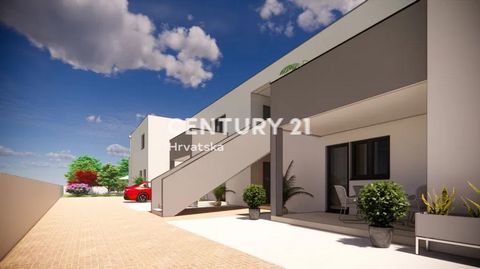 ZATON - GROUND FLOOR - TWO-ROOM APARTMENT - NEW BUILD - €165,000 - 1000M FROM THE SEA   For sale is a two-room apartment marked B1 in a new building, located on the ground floor. The apartment consists of a spacious living room, a kitchen and a dinin...