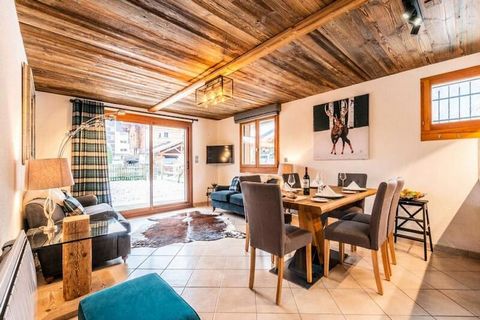 This beautifully renovated apartment offers an ideal location in the heart of the village, providing easy access to skiing, après-ski, and shops without the need for a car. It features a spacious living and dining area with a fully equipped kitchen, ...