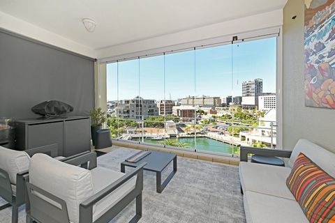 Exclusief aangeboden door Quay 1 International Dit prachtig gemoderniseerde appartement met 2,5 slaapkamers ligt in het hart van het gewilde Waterfront Village en biedt een unieke indeling die zowel zeldzaam als veelzijdig is binnen het Marina Estate...