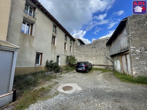 Investment property - 6 apartments with individual meters and outbuildings - Ideal for an investor, this investment property is made up of 6 independent apartments, located in a quiet cul-de-sac, close to schools and shops. This rare property offers ...