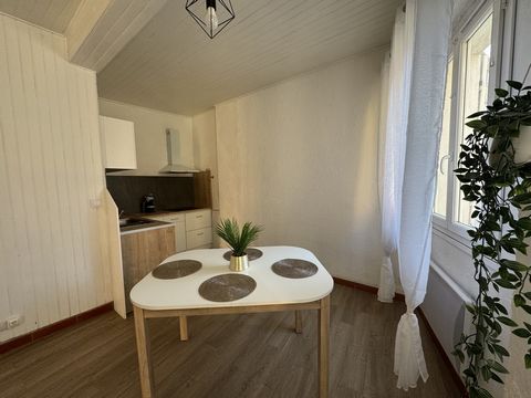 In Salles-D'Aude, real estate advertisement for a village house with 2 bedrooms. Interesting accommodation for a first real estate acquisition or a rental investment, the property was rented for 550€ CC / month. It is composed of a sleeping area incl...