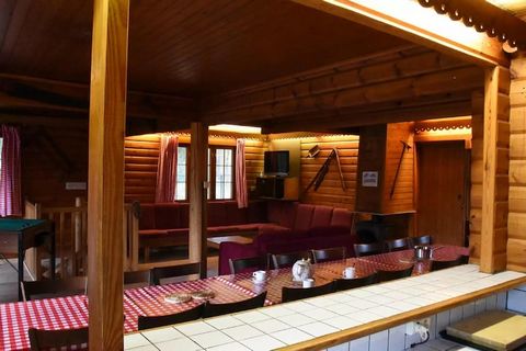 Con sus 8 habitaciones, el Chalet Finlandais tiene capacidad para 18 personas. Este agradable chalet proporciona todo el confort necesario, disponiendo incluso de una sauna donde relajarse. Se beneficia de una ubicación tranquila y verde en un entorn...