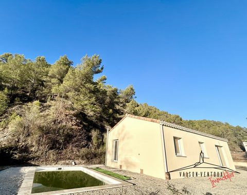 VAISON VENTOUX Immobilier vous propose à la vente cette villa neuve 'clé en main' implantée sur un terrain de plus de 1600 m2, dans la campagne des Baronnies. Dans cette maison de plain-pied, vous découvrirez une cuisine ouverte sur un vaste séjour d...