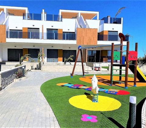 COMPLEJO RESIDENCIAL DE OBRA NUEVA EN PILAR DE LA HORADADA~ ~ Complejo residencial de nueva construcción de estilo moderno está compuesto por bungalows, apartamentos y áticos tiene un gran jardín comunitario con piscina, gimnasio y zona de juegos par...