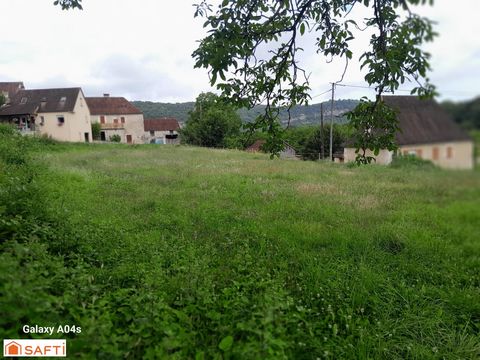 Situé à Lacave (46200), ce terrain de 1920 m² offre un cadre paisible et authentique, propice à la vie en pleine nature. Idéalement positionné, il bénéficie d'une proximité appréciable avec les commodités locales telles que les commerces, les écoles,...