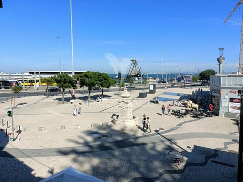 Oportunidade de Trespasse/Cedência de Cotas: Restaurante Marisqueira em Cacilhas Valor do negócio: Sob consulta Detalhes do Restaurante: Localização Premium: Situado numa zona movimentada de Cacilhas, com fácil acesso e alta visibilidade. Ambiente Co...