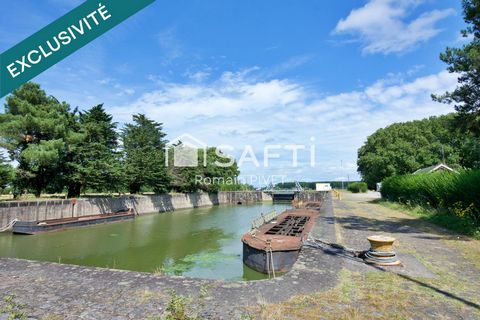 Située dans la commune du Pellerin (44640), cette maison sur les bords de Loire bénéficie d'un environnement calme, idéal pour les amoureux de la nature. Cette maison à rénover entièrement sur une parcelle d'environ 530m² offre un beau potentiel d'am...