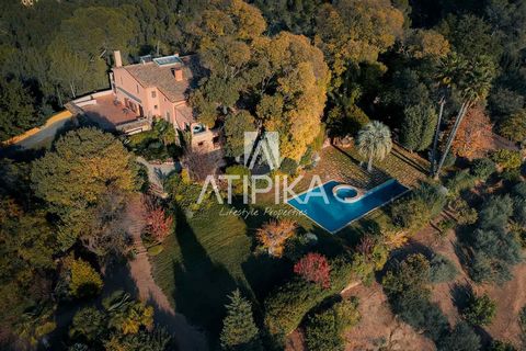 Rustic villa for sale in the heart of nature, fully renovated and featuring a cataloged construction originally from the 15th century. Located on a 12,000 m² plot with a built area of 1,000 m². The property consists of the main masia, an independent ...