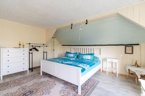 In dit sfeervolle vakantiehuis kom je volledig tot rust zult. Ontspan in de sauna of kom even lekker tot jezelf in het bubbelbad. Dit is een uitstekende keuze voor een rustgevende vakantie in de natuur met het familie of vrienden. Het centrum bevindt...