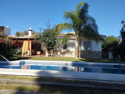 Fantastic independent villa with pool and independent apartment in the heart of El Coto, Mijas Costa! Located in a superb neighbourhood in the heart of El Coto, with all services and amenities on the doorstep including nursery, school, bus and taxi s...