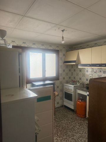 A 107-square-meter apartment for sale, with an unbeatable location, ideal for both living and investment. Situated in a quiet area with excellent connectivity, offering easy access to all essential services: schools, supermarkets, public transport, h...