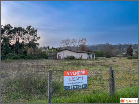 Nicolas MADRELLE - SAFTI vous présente dans la zone artisanale et commerciale des Quatre Ormeaux à Port Sainte-Foy-et-Ponchapt (33220), un local professionnel de 225 m2 vendu sans fond de commerce, sur une parcelle d'environ 4000 m2. Facilement modul...