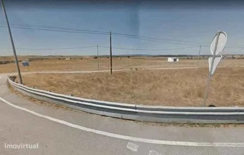 Rustic land with 14 250 meters, located a few hundred meters from São Marcos do Campo and the national road 255. Practically flat land with good access, consisting of two contiguous plots. ideal for the development of a small project in the agricultu...