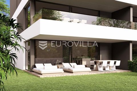 Istria, Poreč, surroundings - apartment on the ground floor of a new building with a garden in a great location. Building 