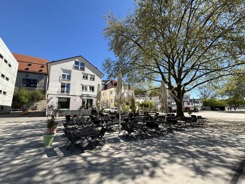 D'ora in poi, questo edificio residenziale e commerciale nel centro di Böblingen sull'Unterer See è disponibile per la vendita! La superficie totale con una dimensione di circa 633,12 mq si estende su 6 unità abitative, oltre ad un'unità commerciale....