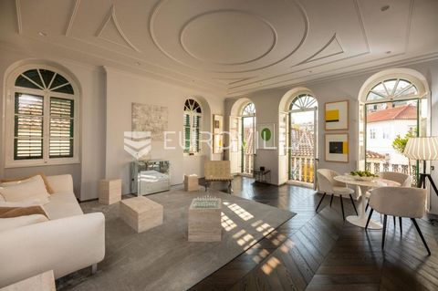 A unique 90 m² apartment on the first floor (piano nobile) of the historic Šižgorić Palace, located on the Šibenik waterfront. The apartment has been completely restored and modernized according to the design of the award-winning architect Ante Vrban...