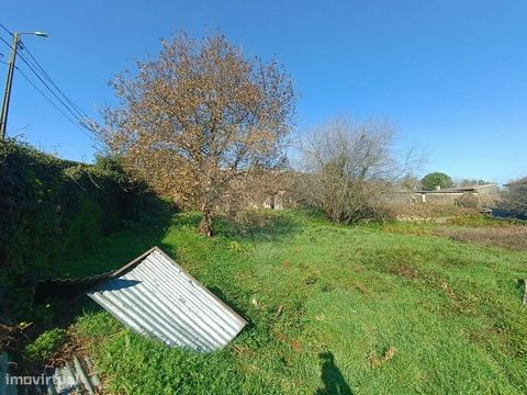 Terrain urbain, à vendre, pour seulement 83 000 € .   Terrain qui permet la construction situé dans un quartier calme dans la paroisse de Cucujães, municipalité d’Oliveira de Azeméis.   Le terrain a une superficie totale de 1 396 m2 avec une façade d...