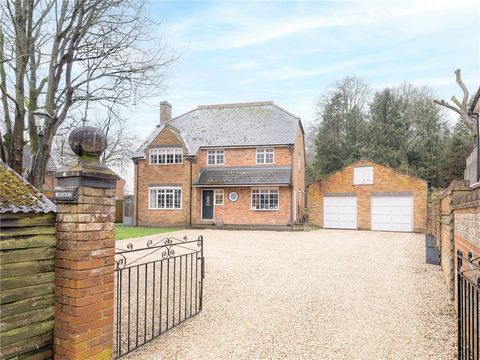 Fine & Country is verheugd om Redston te presenteren, een ruim huis met 5 slaapkamers gepresenteerd in uitstekende staat in het immer populaire dorp Aldbourne. 