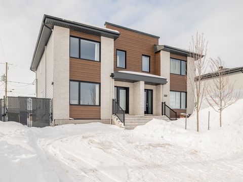 This magnificent semi-detached house, built in 2023, combines comfort and elegance. It includes 3 bedrooms, a refined bathroom and a shower room. The spacious basement, fully convertible, offers the possibility of adding 2 additional bedrooms and a b...