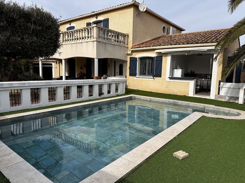 Venez découvrir cette magnifique maison individuelle de 180m2 habitables, située dans un secteur calme et résidentiel du sud de la France à l'Est de Carcassonne dans une commune paisible. Cette propriété de caractère, qui bénéficie d'une exposition i...