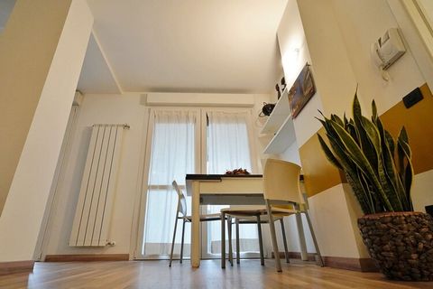 Luminoso e moderno monolocale per 2 persone, con balcone, sito al primo piano (con ascensore) di Palazzo Candiani, a pochi passi dal Politecnico e dalla stazione di Milano Bovisa. L’appartamento si compone di un ampio ambiente con divano letto matrim...