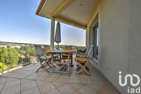 iad France - Rémi CRÉTIN vous propose: PANAZOL//Appartement 3 chambres//Terrasse//Parking// Copropriété de 2000. - Aux portes de PANAZOL, accès facile autoroute A20 et proche des commodités, venez découvrir ce vaste et lumineux appartement de 110m2 e...