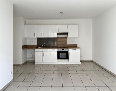 Venez découvrir ce bel appartement 3 pièces de 52 m2 avec balcon et possibilité d’un garage en sous-sol.