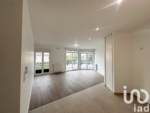 iad France - Laura Fernandes vous propose: T3 Quartier Mairie Proximité de la Gare Saint-Maur-le-Parc pour des déplacements facilités (5 minutes à pied). Ecoles Primaires Diderot à proximité pour les familles. Quartier Mairie animé et commerçants à q...