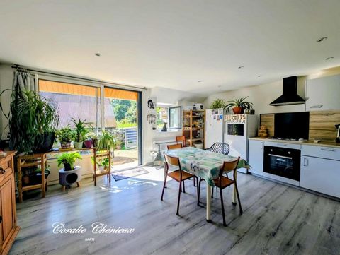 Ensemble de deux maisons dans un cadre verdoyant