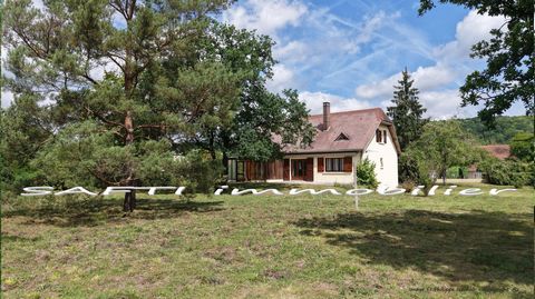 Maison de 198m2 habitables - 4 chambres - terrain de 6600m2 autour + sous-sol total .