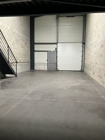 A Louer Entrepôt 151 m² Vénissieux