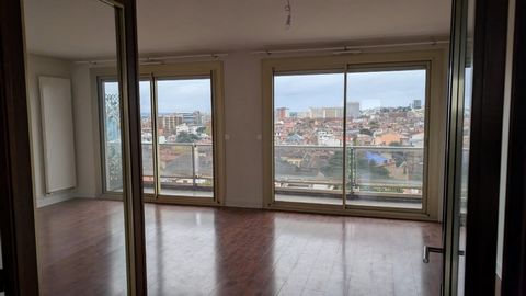Bel appartement de 100 m2 (4 pièces) en hyper centre bénéficiant d'une superbe vue sur Toulouse.