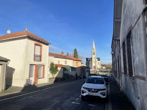 Maison en pierre à rénover – 90 m² – Centre bourg de Saint-Hilaire-de-Clisson