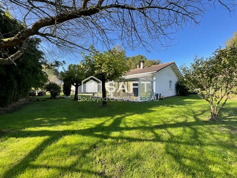 Maison plain-pied avec 2 chambres et garage sur parcelle de 5215m2